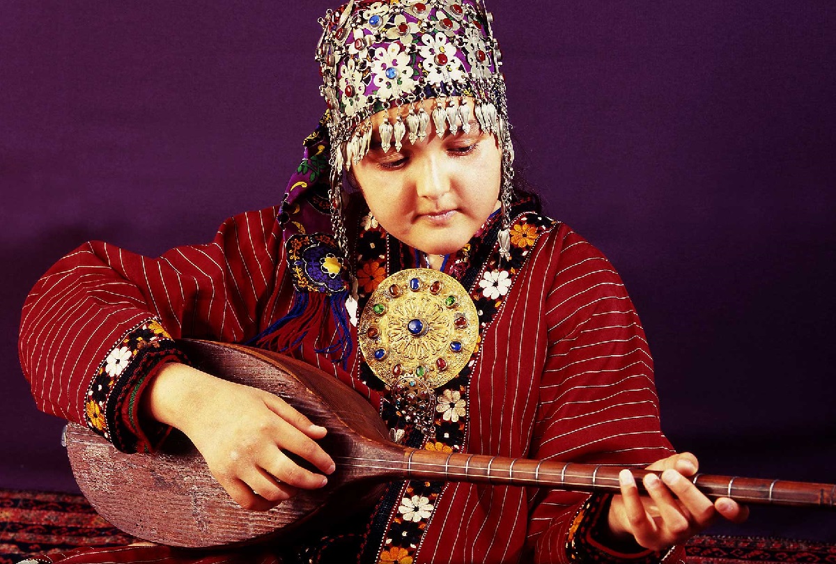 روایتگری فرهنگ و تاریخ با پوشاک سنتی قوم ترکمن خراسان شمالی