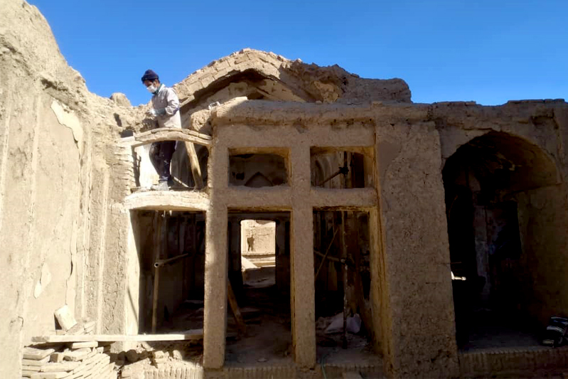 مرمت اضطراری خانه تاریخی وحشی بافقی در یزد آغاز شد