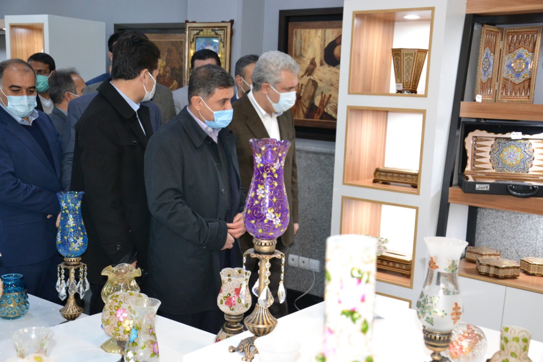 نخستین نمایشگاه دائمی صنایع‌دستی البرز با حضور دکتر مونسان افتتاح شد