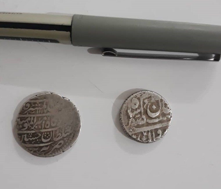 کشف و ضبط 2 سکه تاریخی در بخش خمام شهرستان رشت