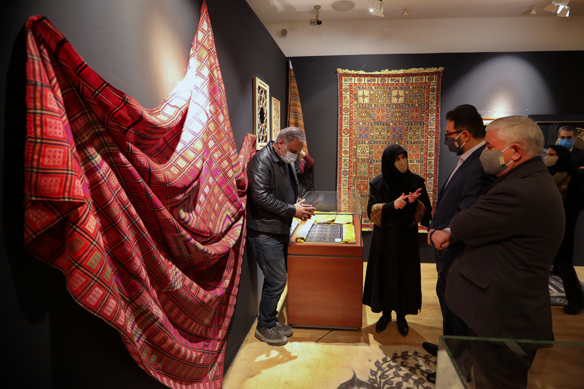 افتتاح نمایشگاه آثار مسابقه ملی طراحی و اجرای صنایع دستی