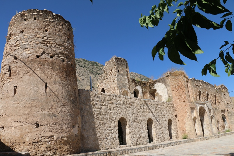 قلعه پوراشرف دره‌شهر ایلام مرمت می‌شود