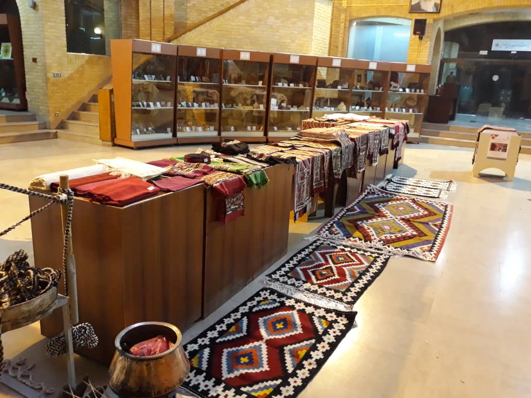 برپایی نمایشگاه دست‌بافته‌های استان سمنان در وزارت میراث‌فرهنگی، گردشگری و صنایع‌دستی 