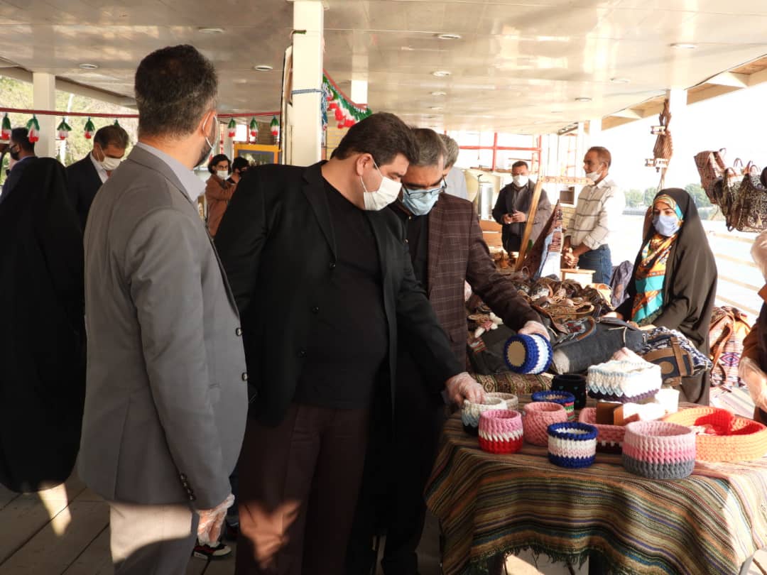افتتاح دومین نمایشگاه صنایع‌دستی روی عرشه کشتی در خرمشهر