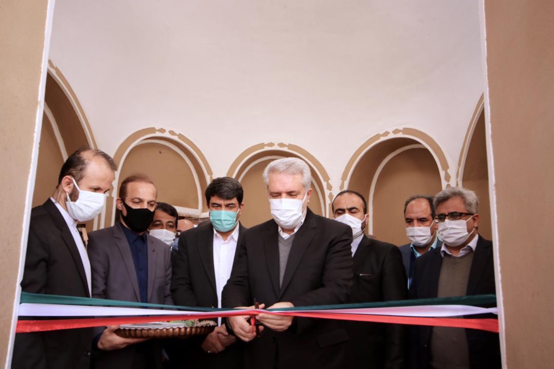 افتتاح یک اقامتگاه سنتی در مهریز با حضور دکتر مونسان