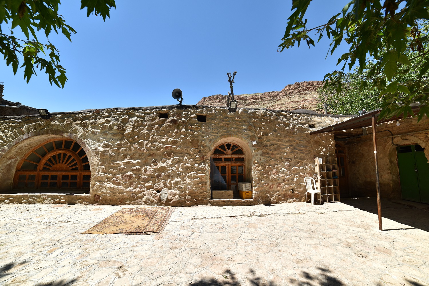 مسجد جامع روستای استاد، بنایی سنگی با قدمتی دیرینه
