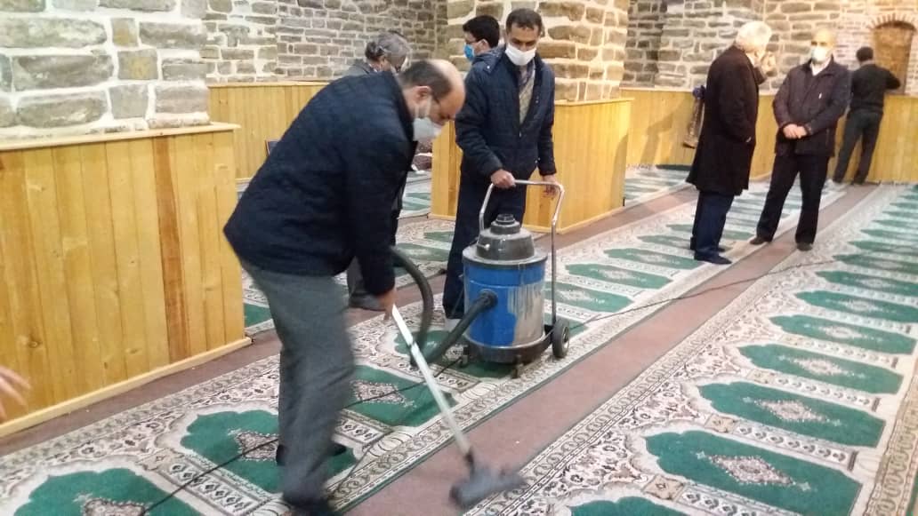 پاک‌سازی مسجد جامع ارومیه در آستانه نوروز 1400