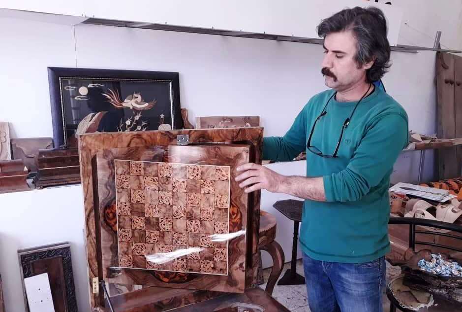 برگزاری نمایشگاهی از آثار یک هنرمند بانه‌ای  در خانه هنرهای‌ چوبی