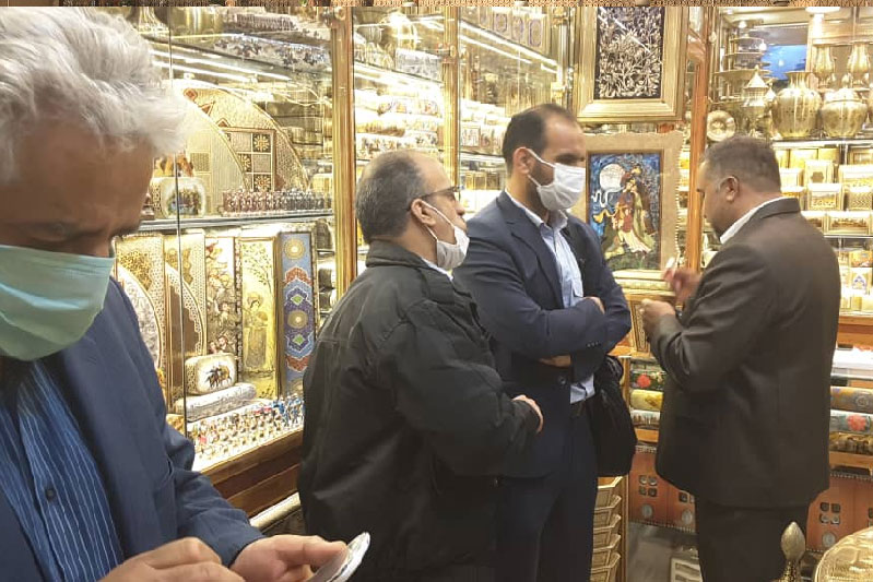 اجرای طرح نظارت بر فروشگاه‌های عرضه صنایع‌دستی اصفهان