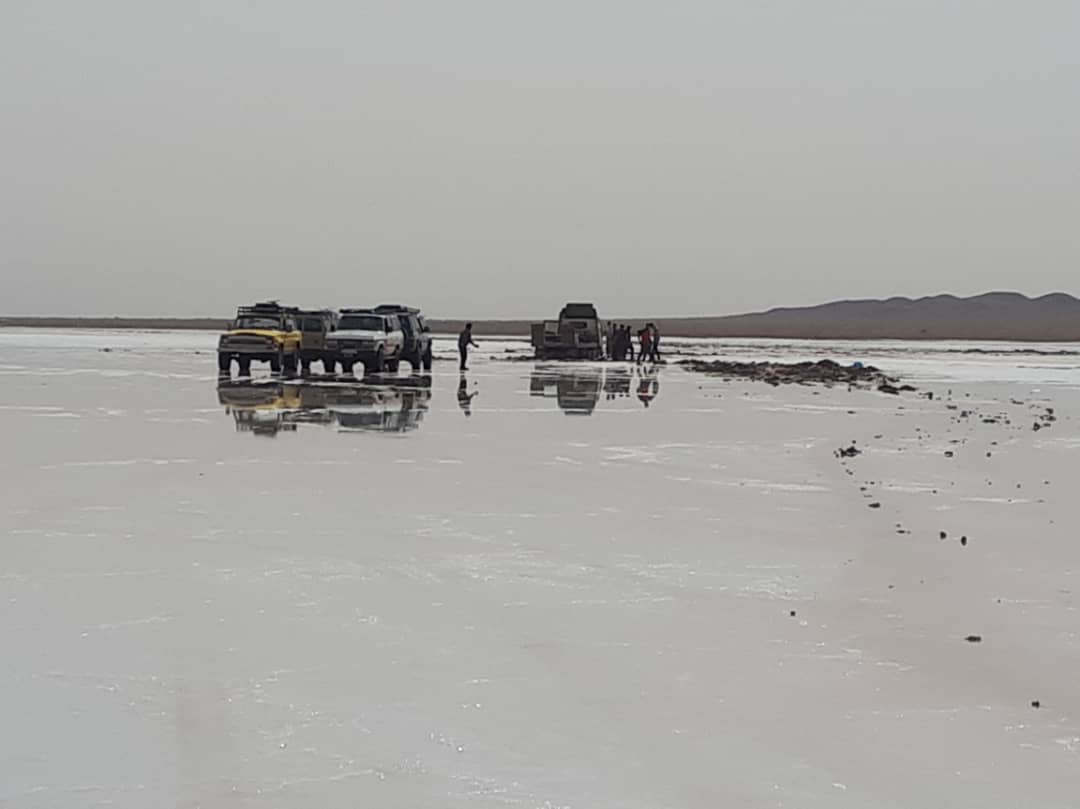 ورود به دریاچه نمک دامغان بدون راهنمای محلی خطرناک است