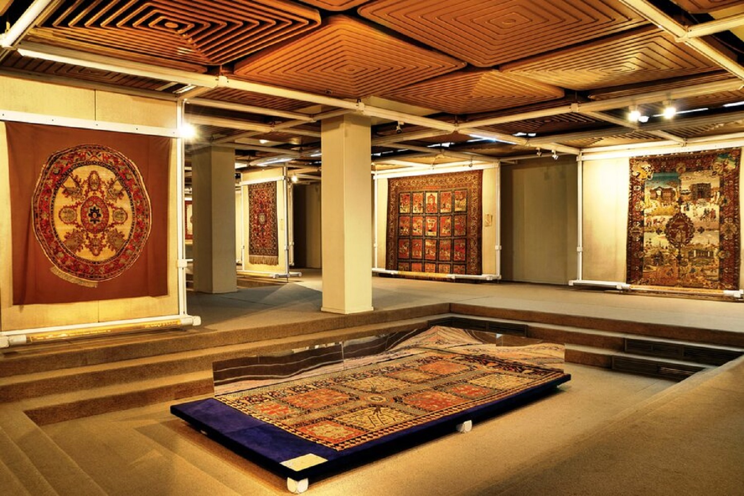 نمایشگاه مجازی طرح و نقش قالی در موزه فرش برگزار شد