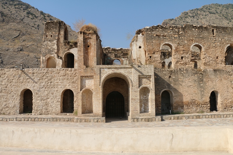 قلعه اشرف العشایر (پوراشرف) دره‌شهر ایلام مرمت می‌شود