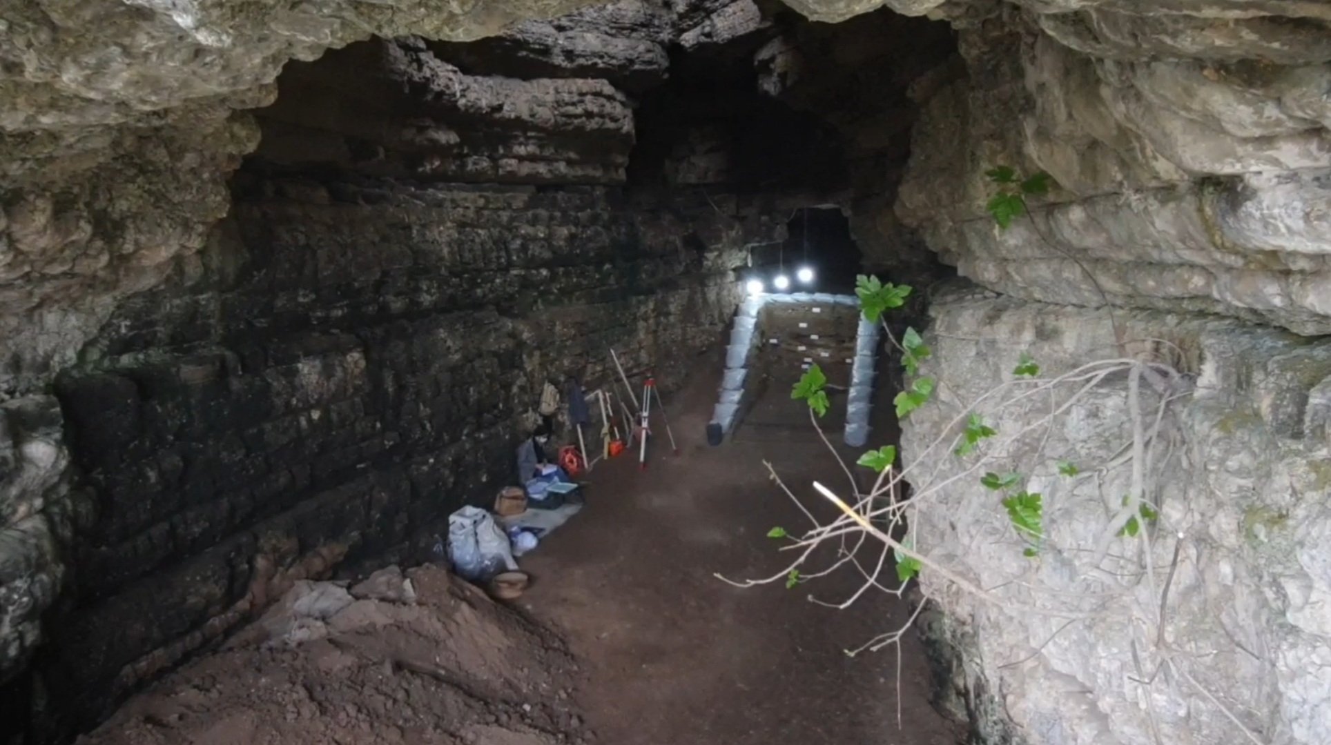 پژوهش باستان‌شناسی در غارهای هوتو شهرستان بهشهر آغاز شد