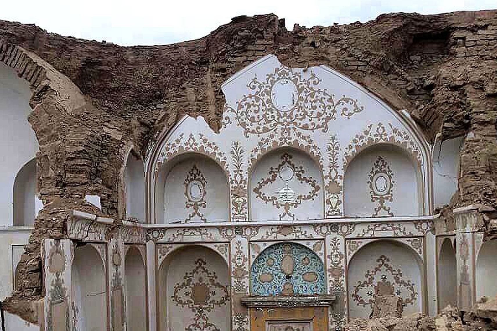 عاملان تخریب خانه تاریخی دیباجی خمینی‌شهر تحت تعقیب قرار گرفتند