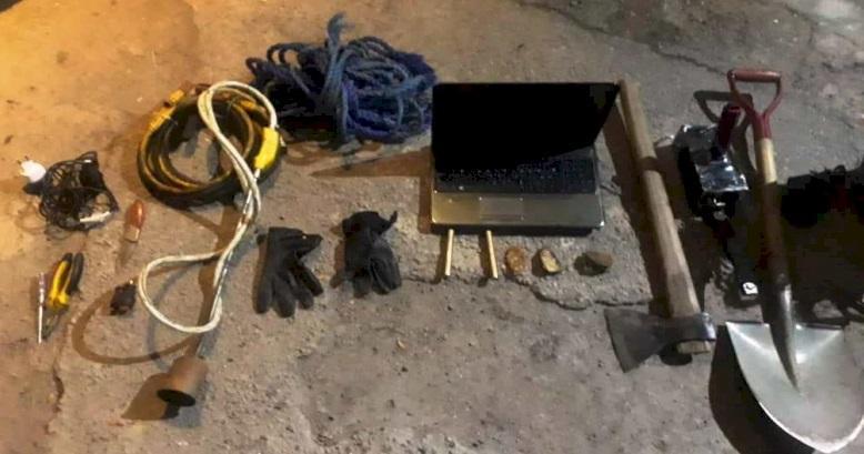 دستگیری دو حفار غیرمجاز به همراه یک دستگاه فلزیاب در شهرستان کازرون