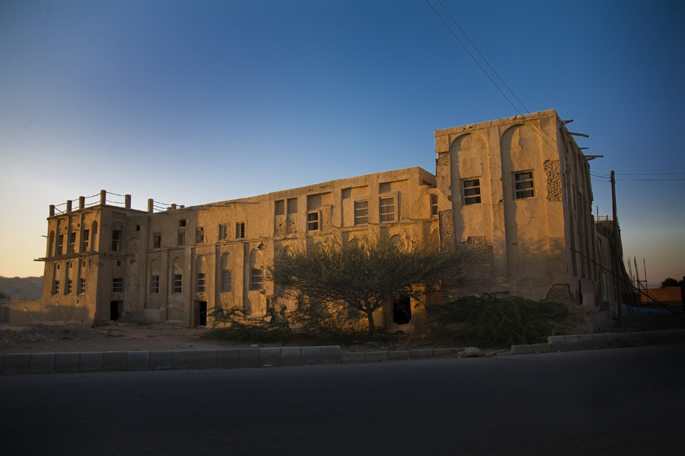 عدم دسترسی به وراث، دلیل مرمت نشدن قلعه مغویه بندرلنگه