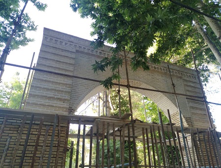 مرمت سردر ورودی مجموعه تاریخی فرهنگی باغ گلستان خرم‌آباد