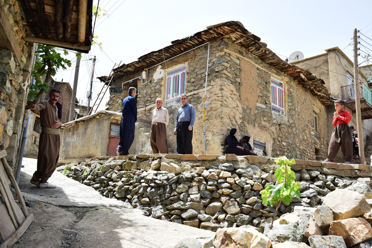 روستای گردشگری آلوت در بانه