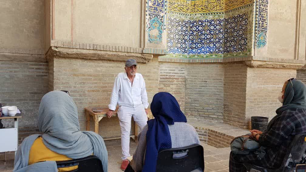کارگاه آموزشی لعاب‌های خاص کاشی درمجموعه مصلی مشهد برگزار شد
