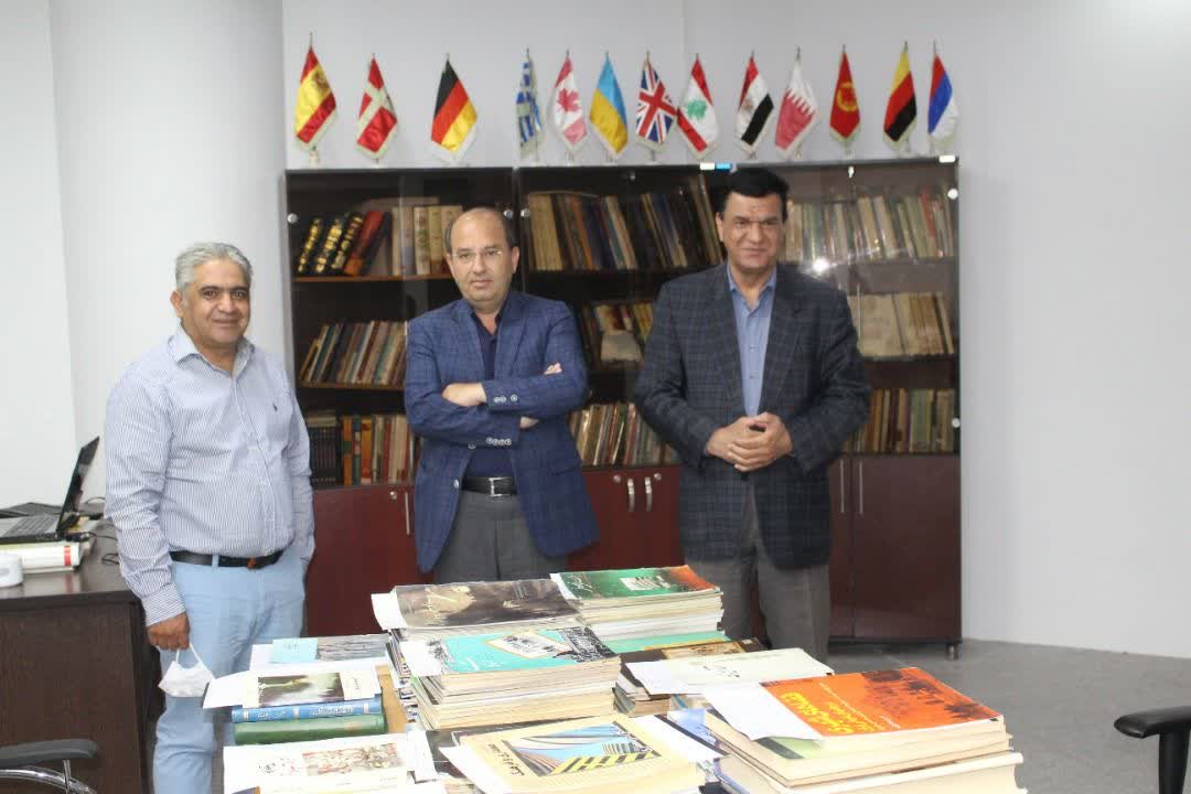 اهدای ۲۴۰‬‬‬ جلد کتاب و مجله‌تخصصی به موزه بزرگ خراسان