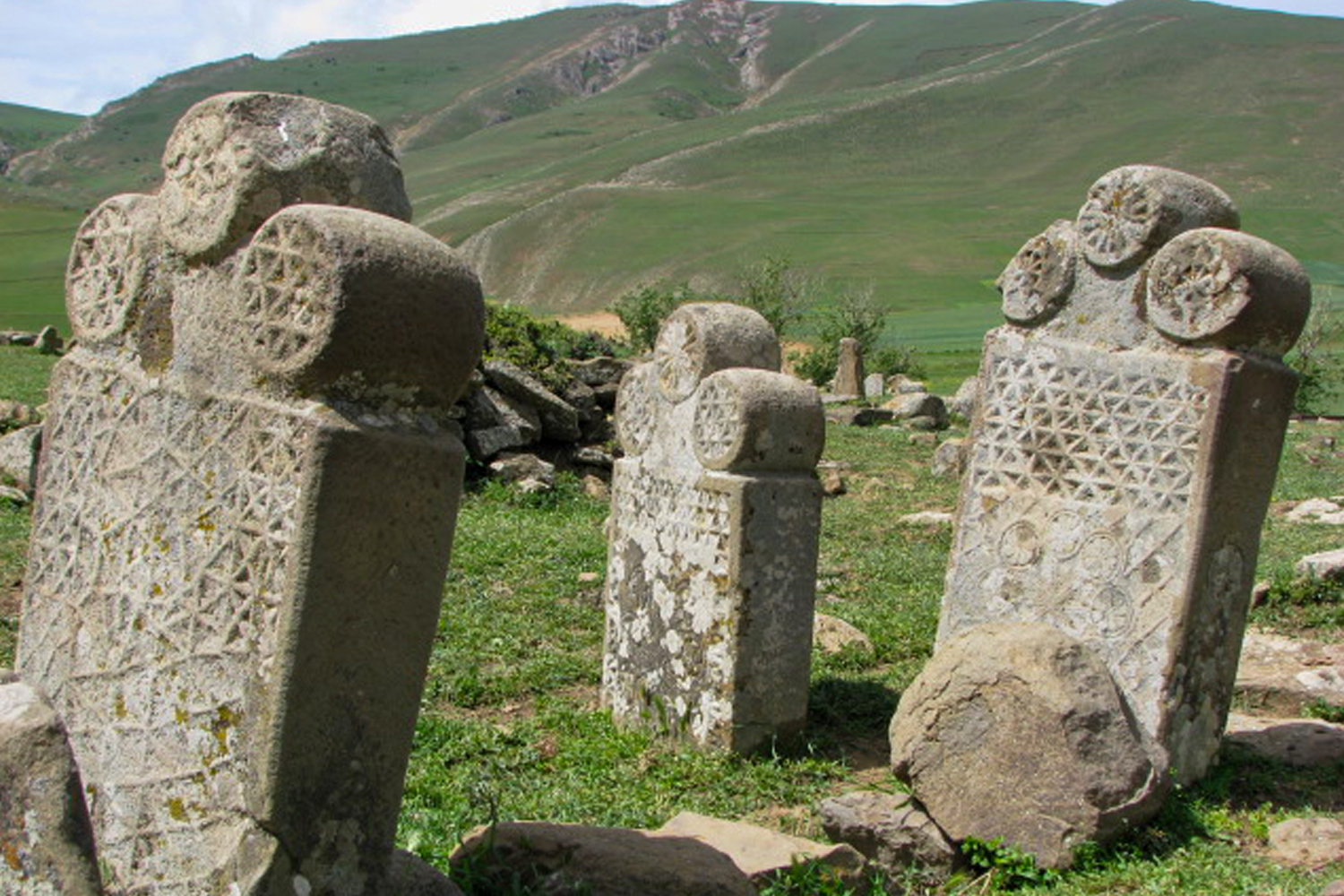 قبرستان تاریخی روستای آلیله