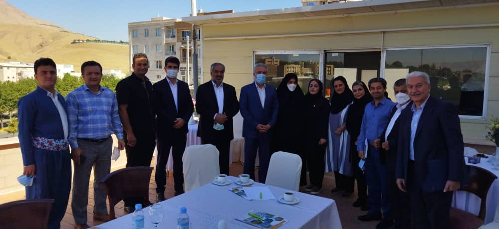 نشست دکتر مونسان با فعالان بخش‌ خصوصی گردشگری کردستان