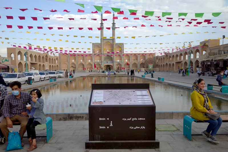 نصب تابلوهای راهنمای گردشگری در بافت تاریخی یزد
