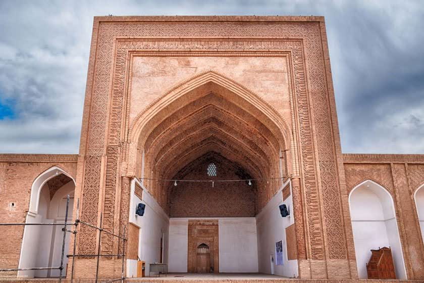 بازخوانی نوشته کتیبه سردر مسجد جامع تاریخی گناباد