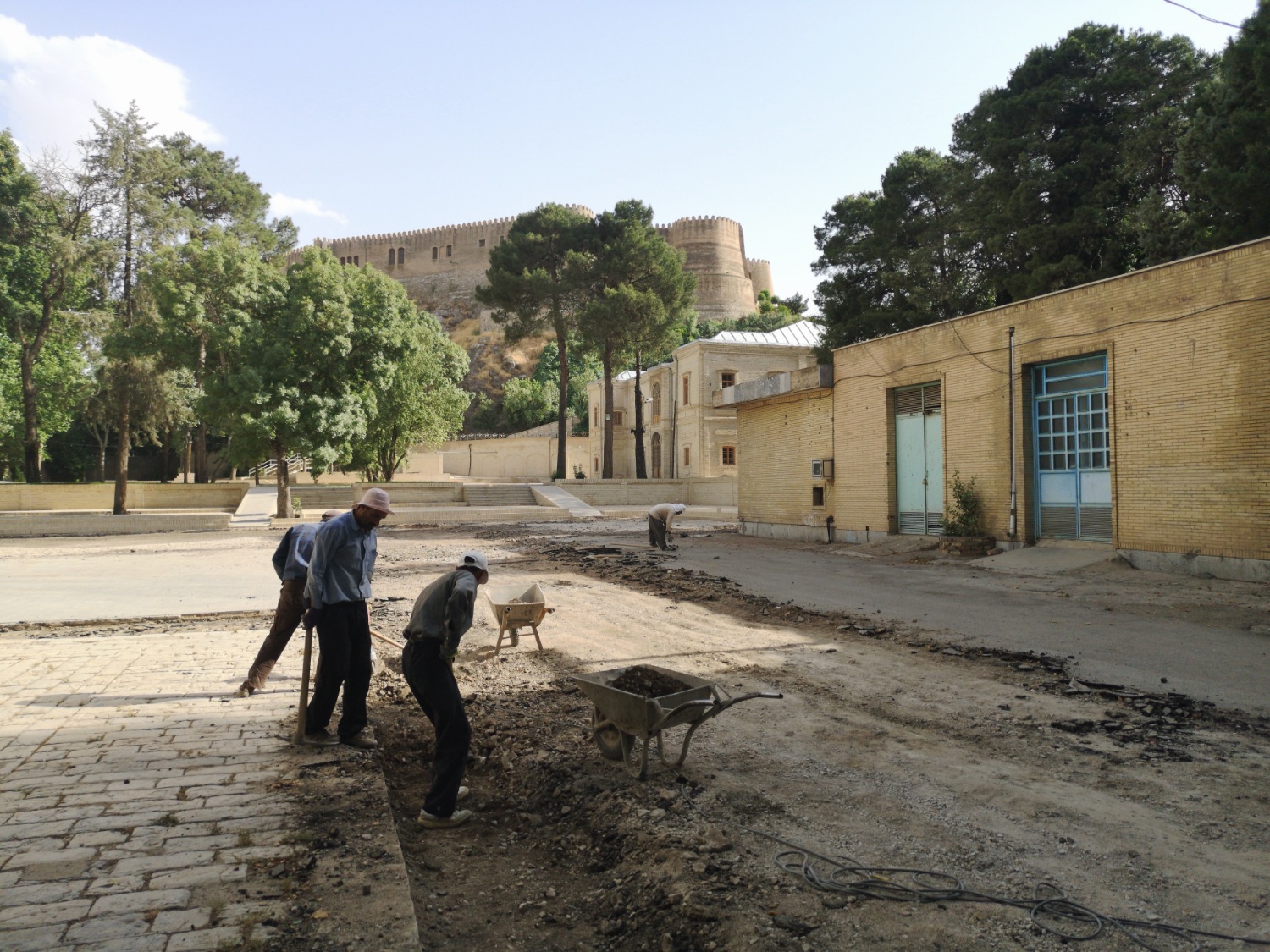 محوطه‌سازی در قلعه تاریخی لرستان