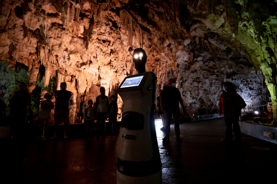 پرسفونه، اولین ربات راهنمای گردشگری در یونان