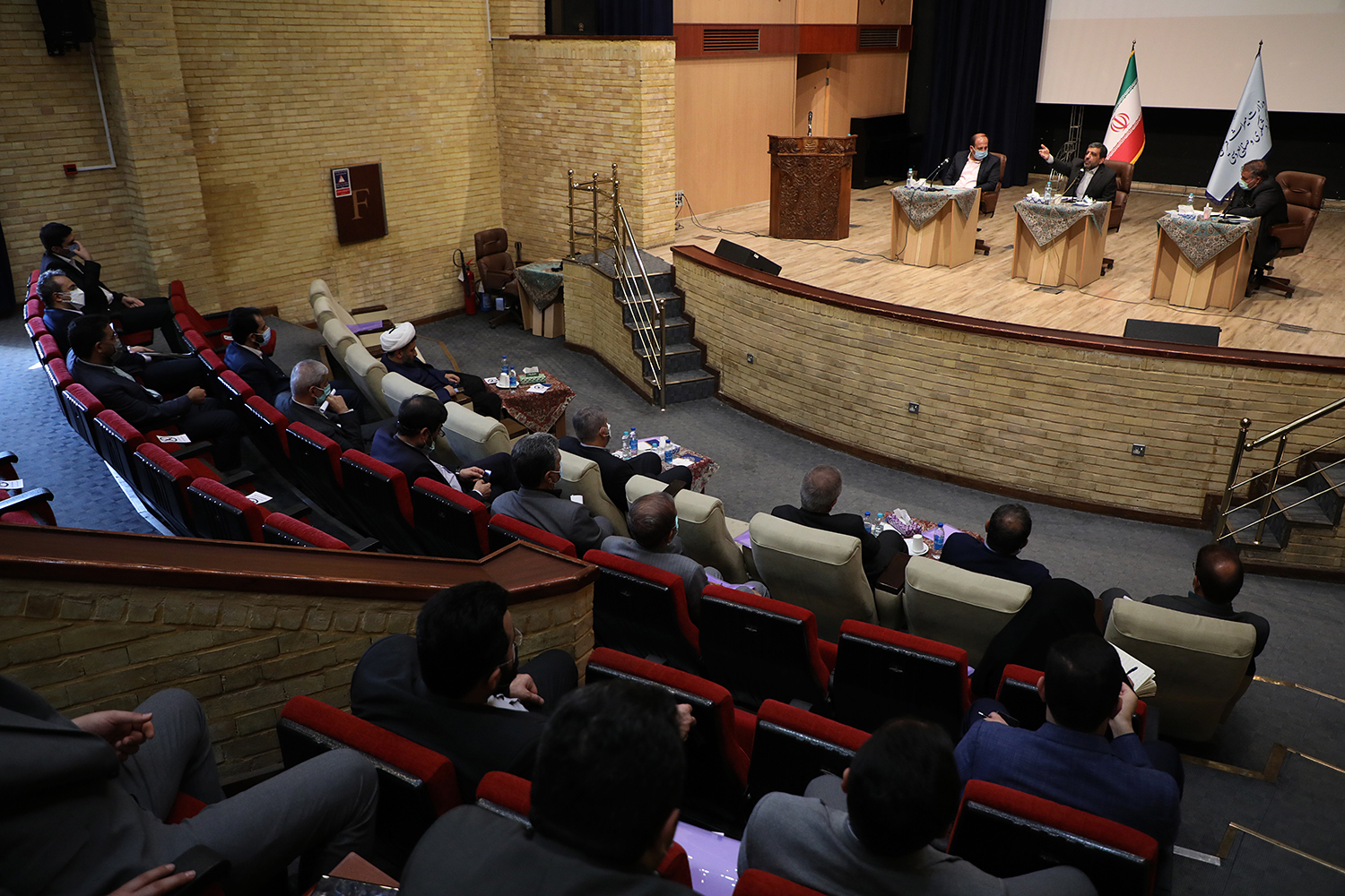 نشست مهندس ضرغامی با نمایندگان سه استان شمالی کشور در مجلس شورای اسلامی