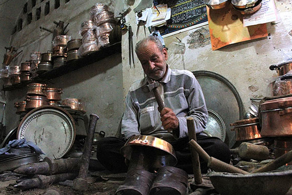 حمایت از کارگاه‌های کوچک زنجان صنایع‌دستی به رونق تولید کمک می‌کند