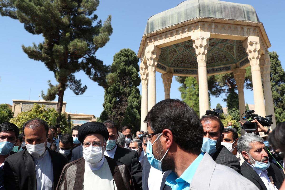 حضور آیت‌الله رئیسی در آرامگاه حافظ شیرازی