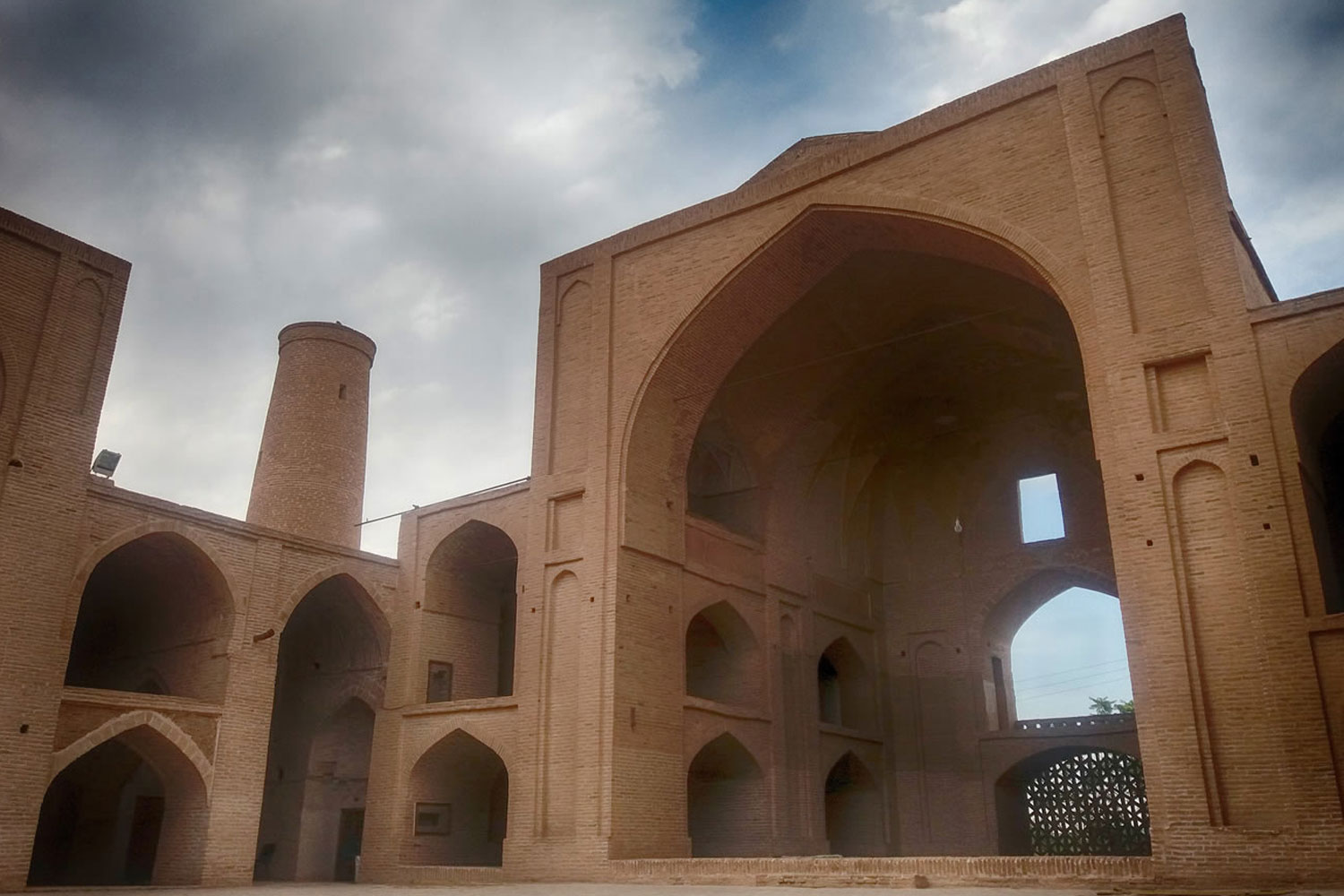 مسجد جامع اردستان نخستین مسجد دو طبقه جهان اسلام