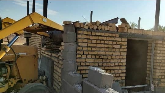 تخریب ۵ مورد ساخت‌وساز غیرمجاز در شهر بیستون