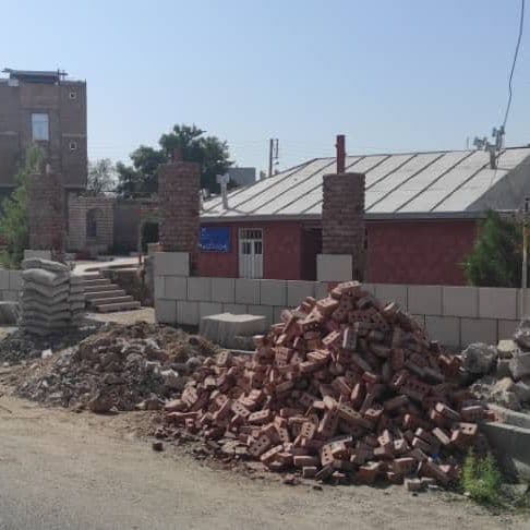 اجرای حصارکشی ساختمان مطالعاتی و پژوهشی پایگاه ملی قلعه بختک لیلان