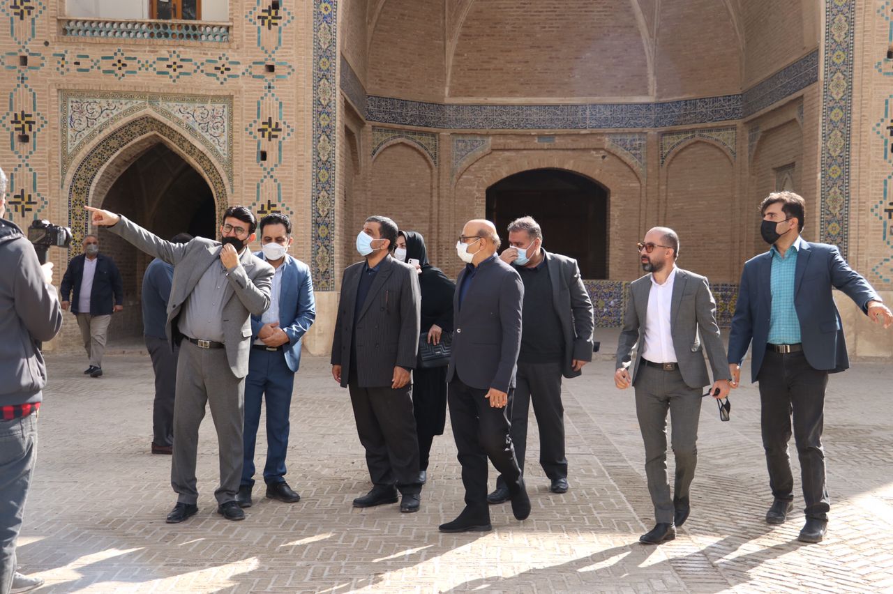 وزیر میراث‌فرهنگی از مسجد امام (ره) سمنان بازدید کرد