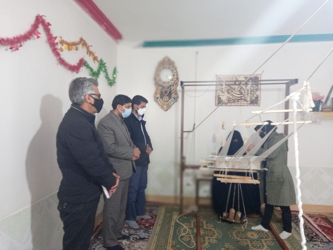 آموزش نساجی‌سنتی به بانوان روستای تاجمیر شهرستان سربیشه