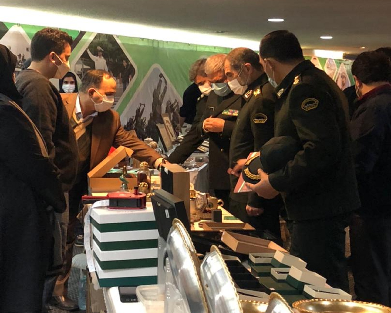 برگزاری نمایشگاه ‌صنایع‌دستی در محل مسابقات کشتی ارتش‌های جهان