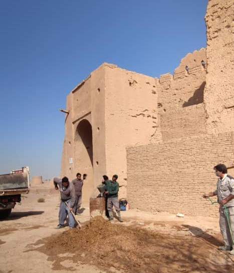 مرمت اضطراری بنای 600 ساله قلعه خويدک یزد
