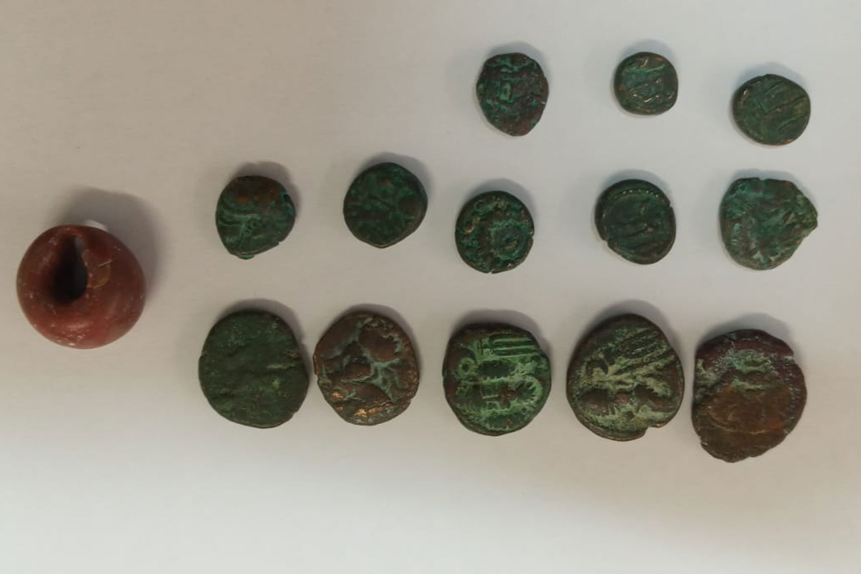 کشف 13 سکه تاریخی در خمینی‌شهر