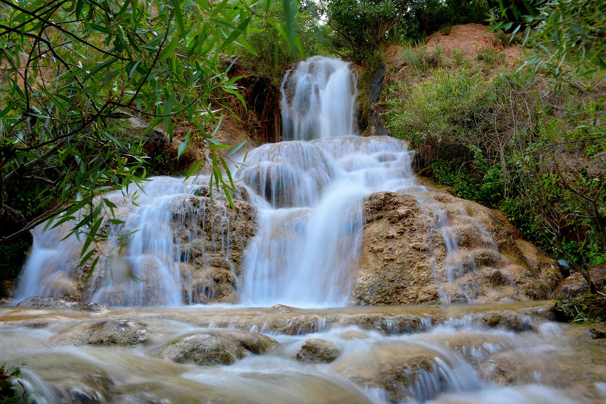 آبشار  آب‌گرمه جلوه ای زیبا از طبیعت لرستان