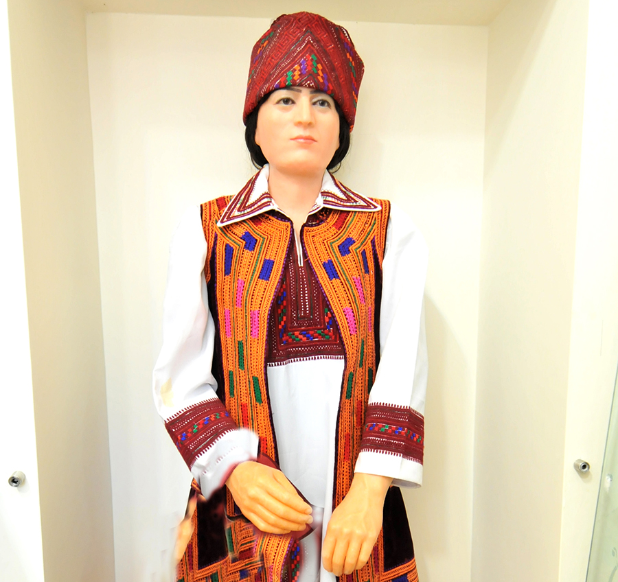پوشاک سنتی قزاق تجلی‌گر سنت‌های کهن و تاریخ این قوم