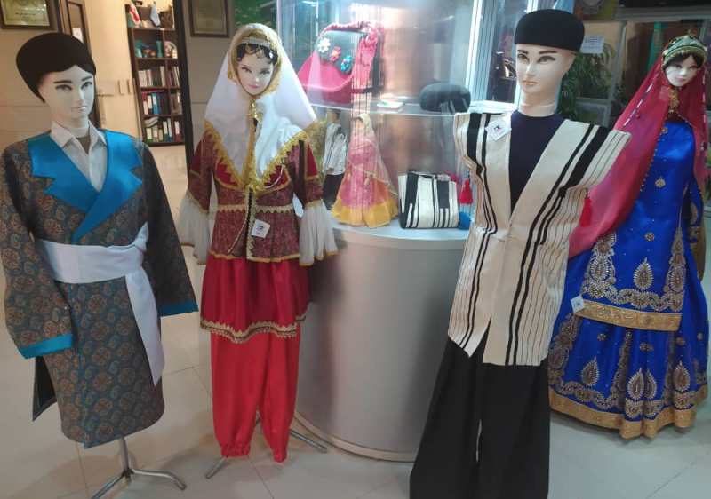 نمایشگاه لباس‌های محلی چهارمحال و بختیاری برپا شد