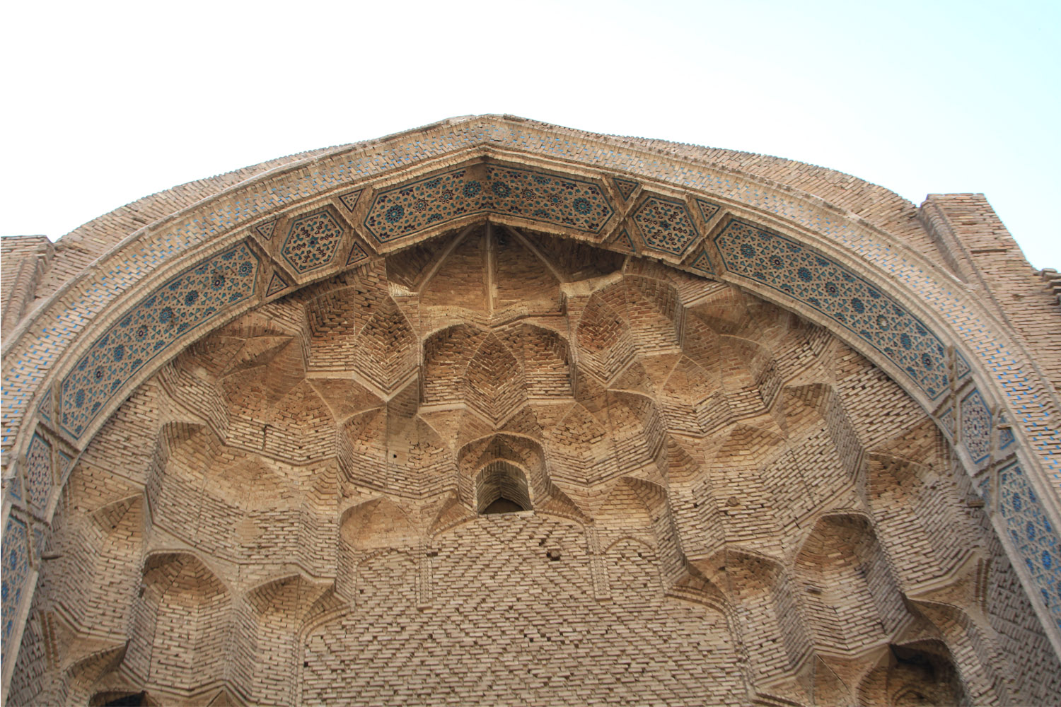 نمایشگاه عکس گچبری و تزئینات معماری مسجدجامع ورامین برگزار می‌شود