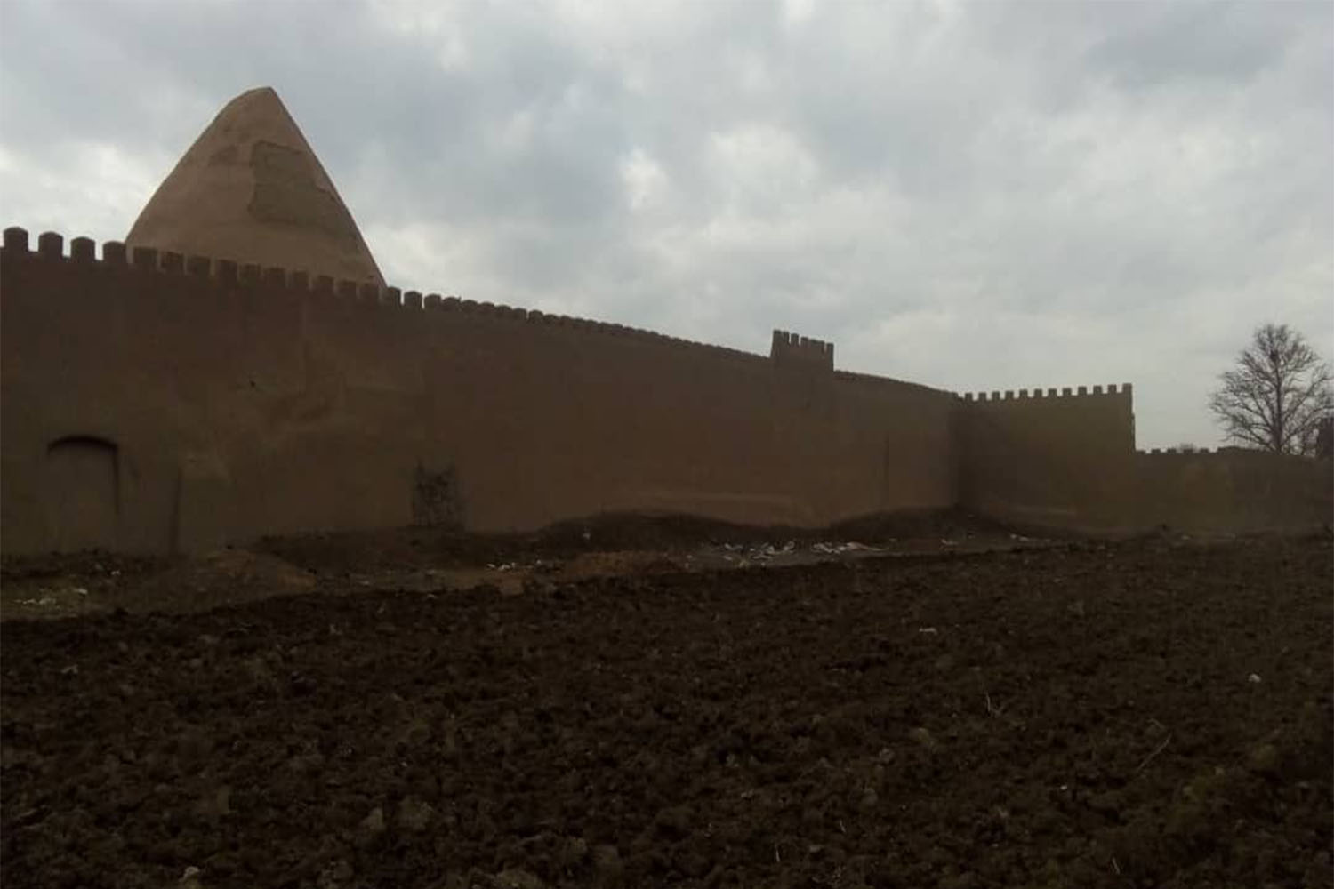 قلعه و یخچال احمدآباد مستوفی اسلامشهر مرمت می‌شود