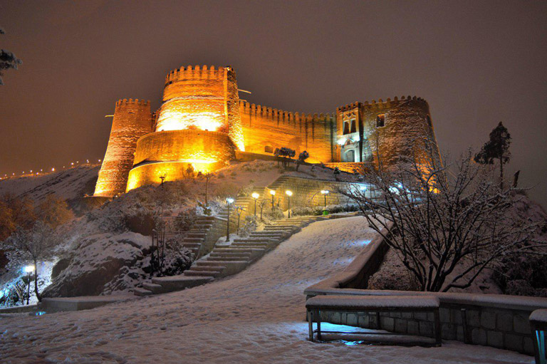 بارش برف زمستانی در مجموعه تاریخی قلعه فلک الافلاک