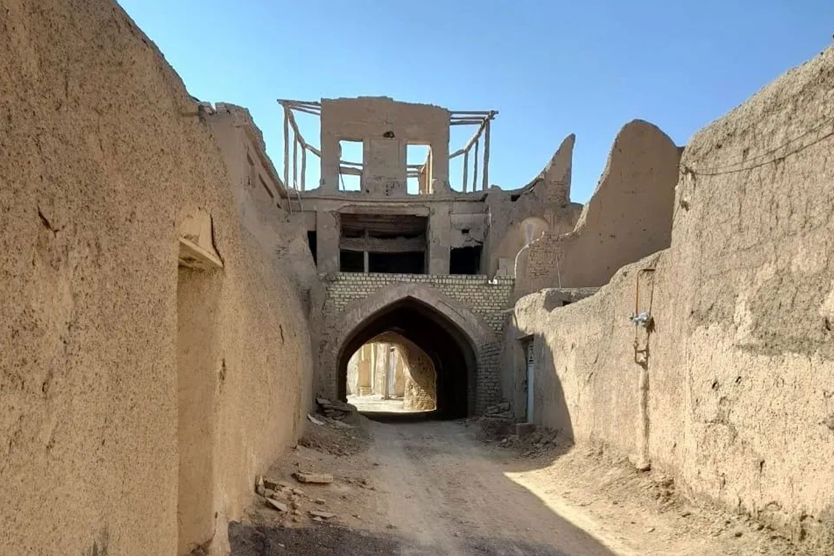 مرحله دوم مرمت سردر قلعه نوروز علی‌خان در شهرستان تیران‌وکرون آغاز شد