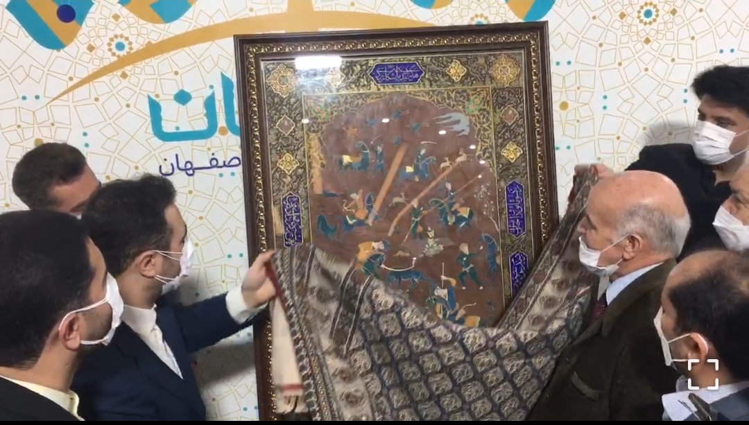 رونمایی از یک اثر شاخص صنایع‌دستی اصفهان در اولین روز نمایشگاه بین‌المللی تهران