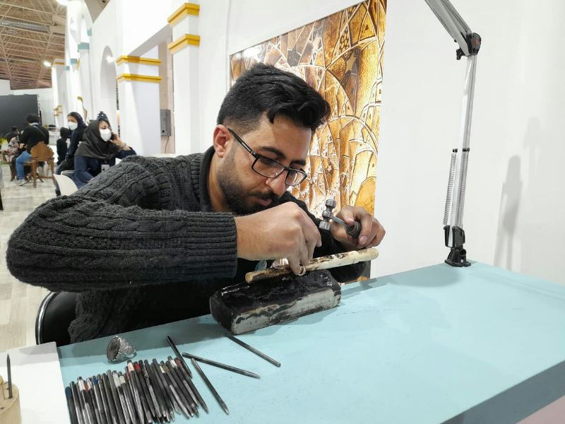 حضور چشمگیر هنرمندان انگشترساز قم در سی‌وپنجمین نمایشگاه ملی صنایع‌دستی تهران